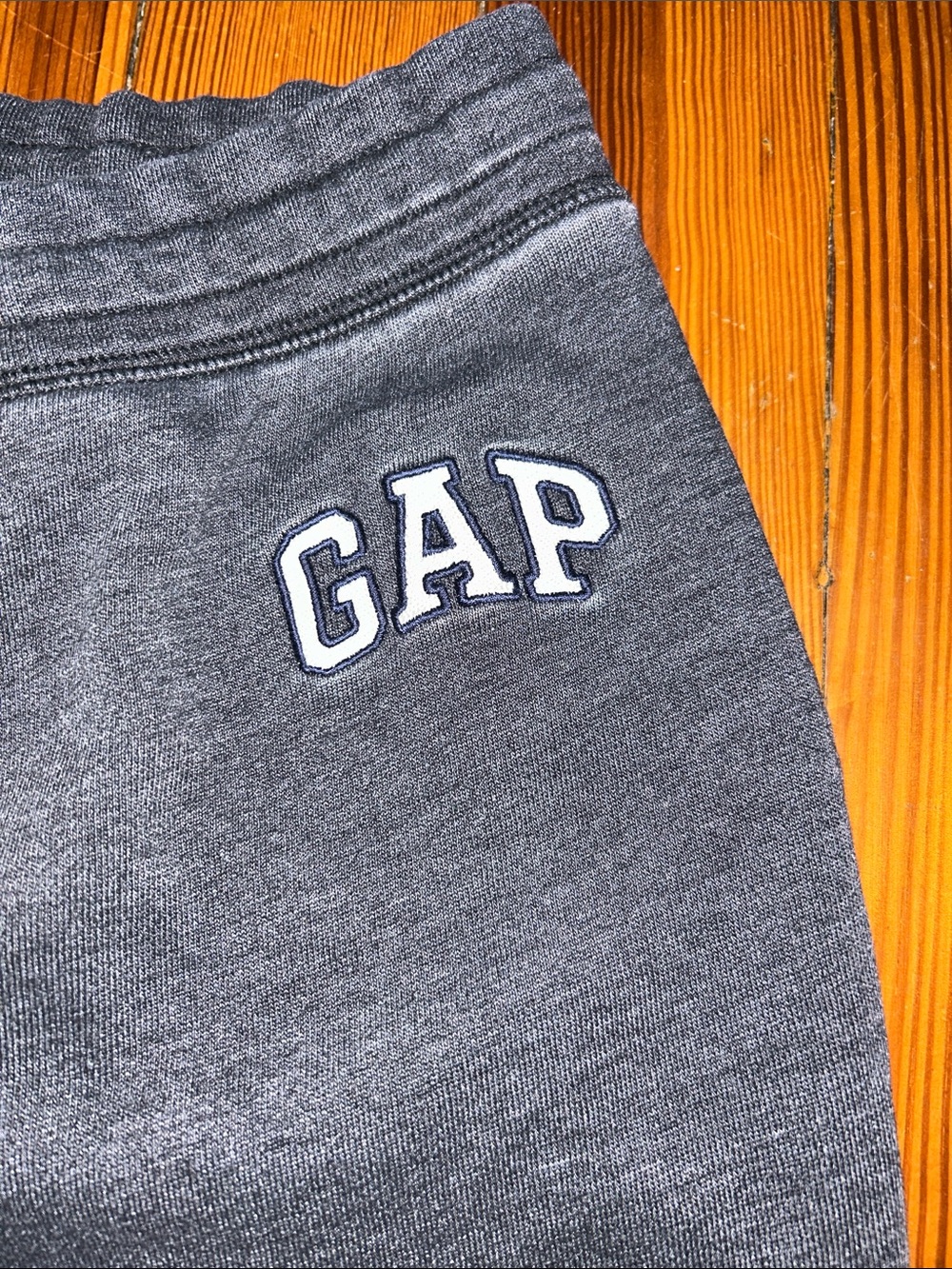 GAP Embroidered Logo Charcoal Jogger Sweatpants with Drawstring - Picture 2 of 3